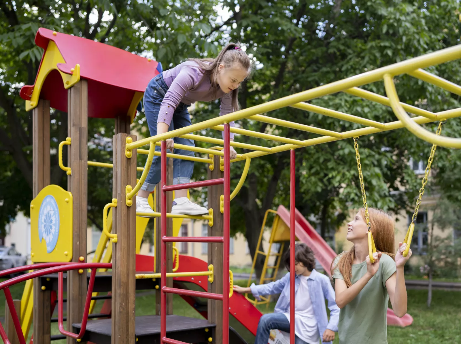 6995994b50383_side-view-kids-playing-park_2.webp